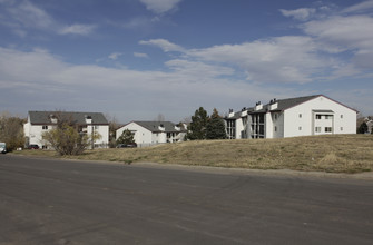 The Peaks At Green Mountain in Lakewood, CO - Building Photo - Building Photo