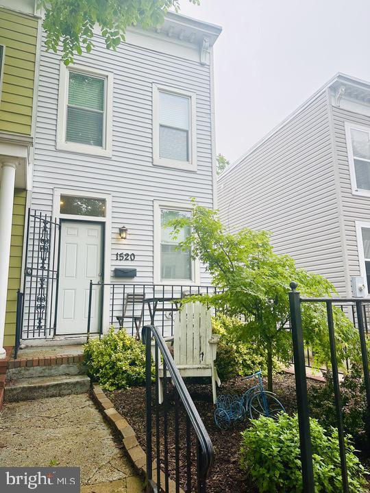 property at 1520 Constitution Ave NE