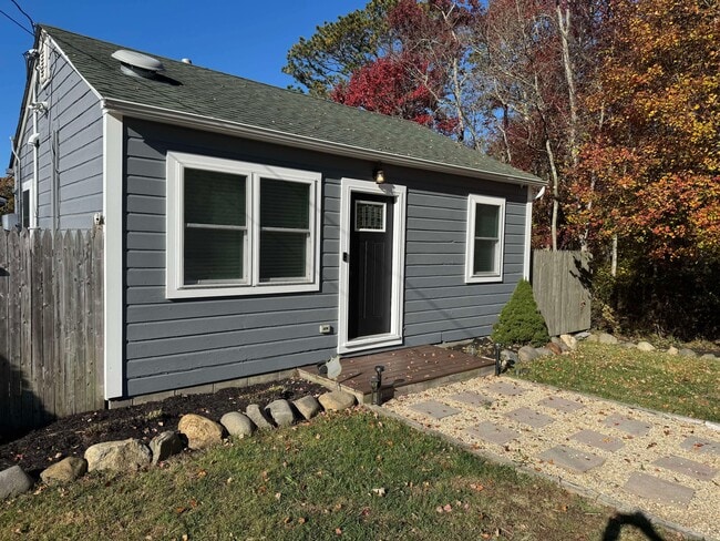 28 Sheridan Dr in Shirley, NY - Building Photo - Building Photo