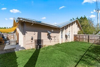 13916 Folkestone Cir in Wellington, FL - Building Photo - Building Photo