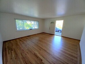 94-98 Amherst Ave in Menlo Park, CA - Building Photo - Building Photo