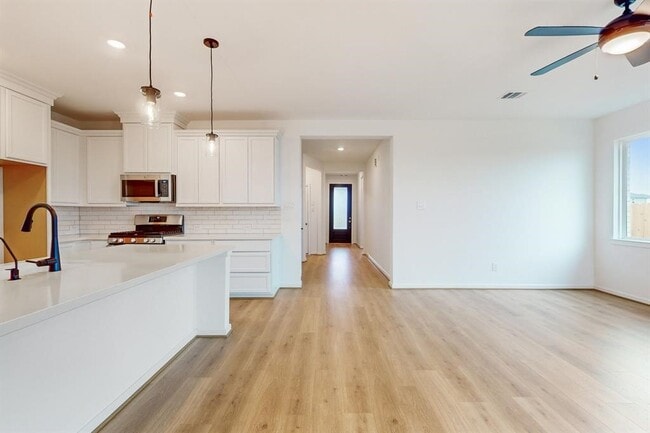 property at 21815 Sunshine Cove Ln