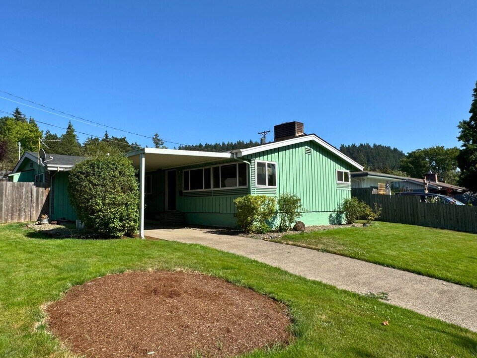 3015 Potter St in Eugene, OR - Building Photo