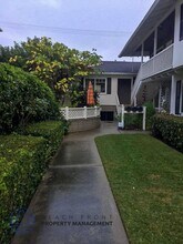 245 Cypress Dr. in Laguna Beach, CA - Foto de edificio - Building Photo