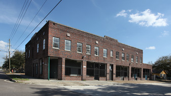 1043 Walnut St Apartments