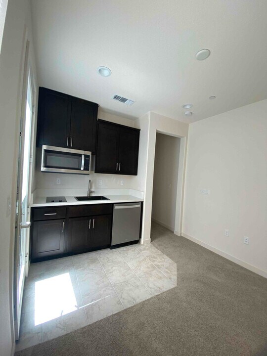 3130 Paxton St in Lathrop, CA - Building Photo