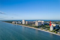 615 Ocean Dr in Miami, FL - Building Photo - Building Photo