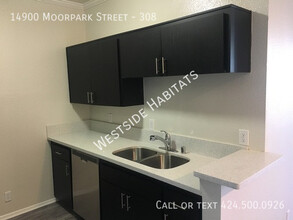 14900 Moorpark St in Los Angeles, CA - Building Photo - Building Photo