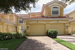 2150 Arielle Dr in Naples, FL - Building Photo