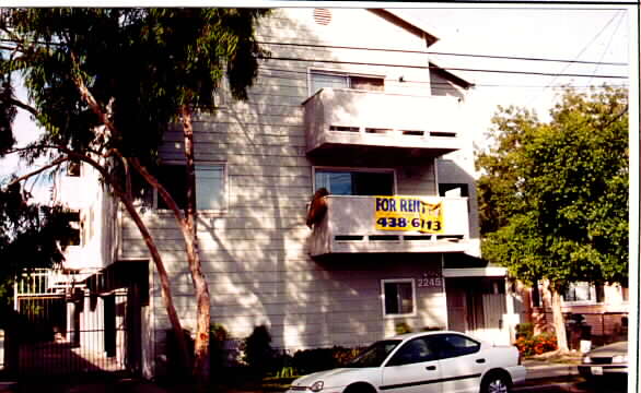 2245 E 6th St in Long Beach, CA - Foto de edificio - Building Photo