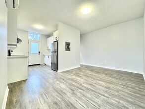 43-43 Division St in Welland, ON - Building Photo - Building Photo