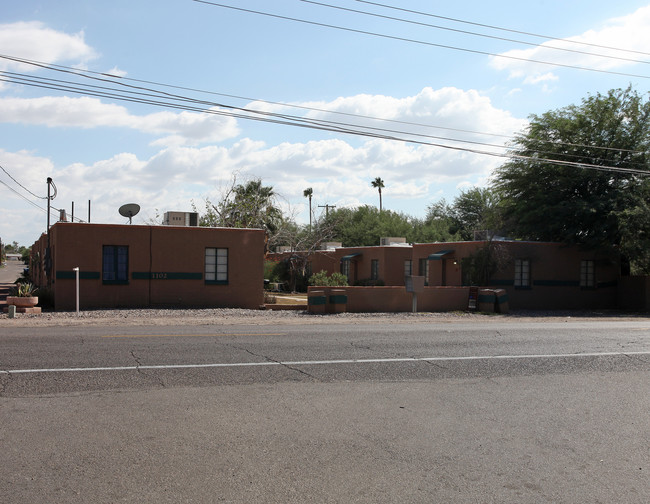 1102 E Limberlost Dr in Tucson, AZ - Foto de edificio - Building Photo