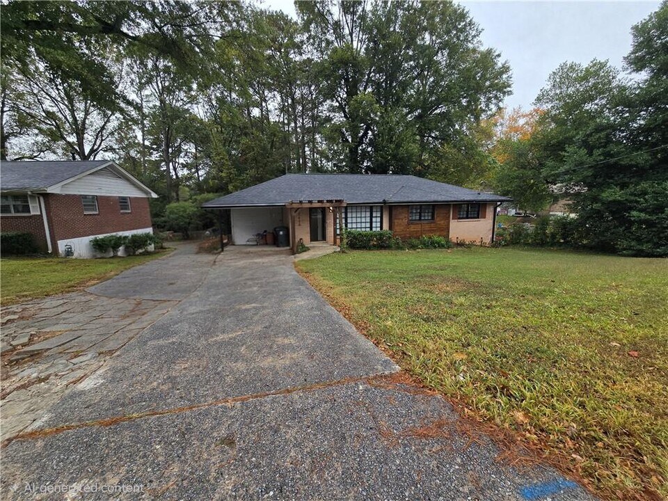 2468 Dresden Dr NE in Atlanta, GA - Building Photo