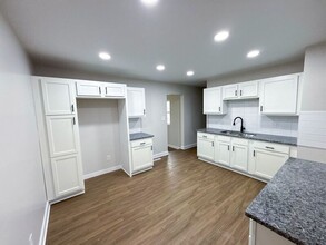 2479 Kitchner Dr in Columbus, OH - Building Photo - Building Photo