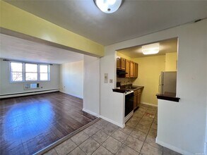 34-20 Parsons Blvd, Unit 5 in Queens, NY - Building Photo - Building Photo