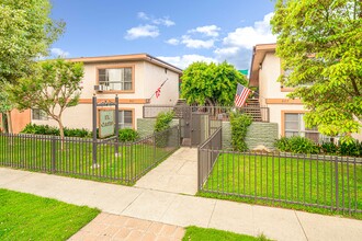 El Oasis in Anaheim, CA - Building Photo - Primary Photo