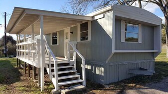 102 Helms Cir in Burnet, TX - Building Photo