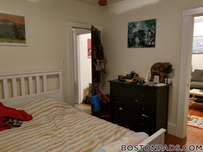 157 Summer St, Unit 2R in Somerville, MA - Foto de edificio - Building Photo