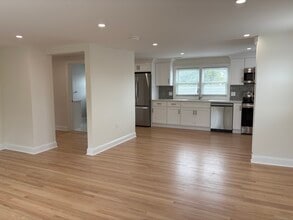 15 Lyon Ave in Greenwich, CT - Building Photo - Building Photo