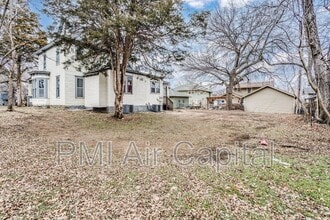 911 W Central Ave in El Dorado, KS - Building Photo - Building Photo