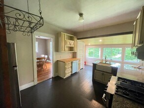 28 Charles St in Concord, NH - Building Photo - Building Photo