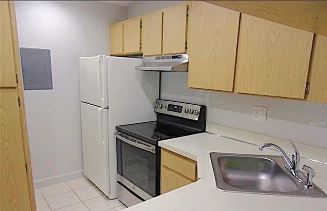 1344 Pine Ridge Cir E in Tarpon Springs, FL - Building Photo - Building Photo