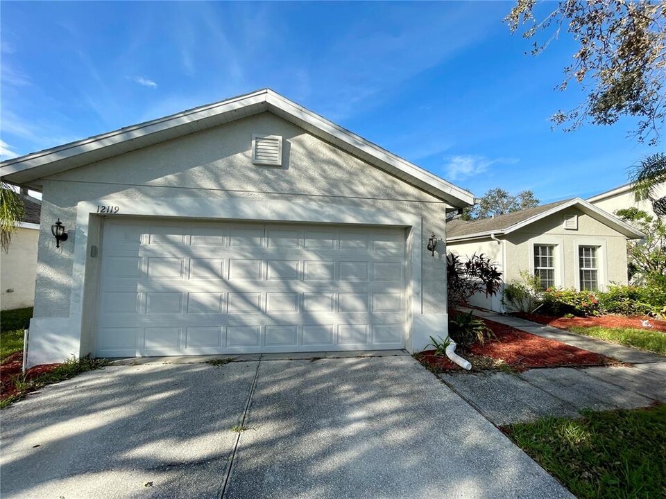 12119 Warwick Cir in Parrish, FL - Foto de edificio