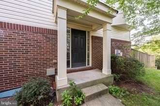 22571 Highcroft Terrace in Ashburn, VA - Building Photo - Building Photo