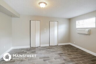 2360 NW 60th Ave in Sunrise, FL - Building Photo - Building Photo