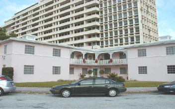 701 Valencia in Coral Gables, FL - Foto de edificio - Building Photo