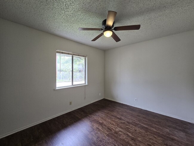 2418 Paul Revere St in Temple, TX - Foto de edificio - Building Photo