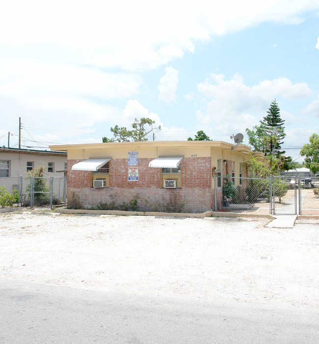 637-641 NW 15th Ter in Fort Lauderdale, FL - Building Photo - Building Photo