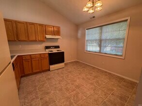7131 Greenlake Dr in Evansville, IN - Building Photo - Building Photo