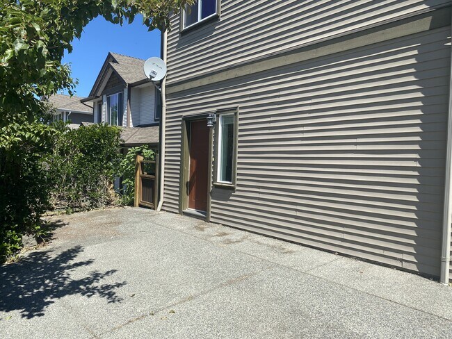 498 Menzies Ridge Dr in Nanaimo, BC - Building Photo - Building Photo