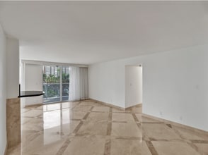 1880 S Ocean Dr in Hallandale Beach, FL - Building Photo - Building Photo