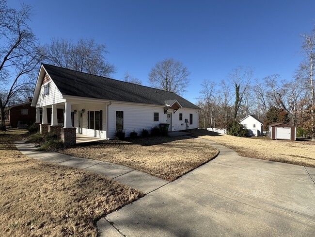 419 Eaton St in Central, SC - Building Photo - Building Photo