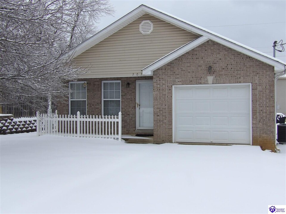 305 Cottrell Ln in Elizabethtown, KY - Building Photo