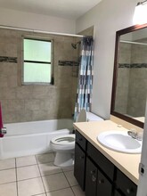 10452 Kidron Ave in Englewood, FL - Building Photo - Building Photo