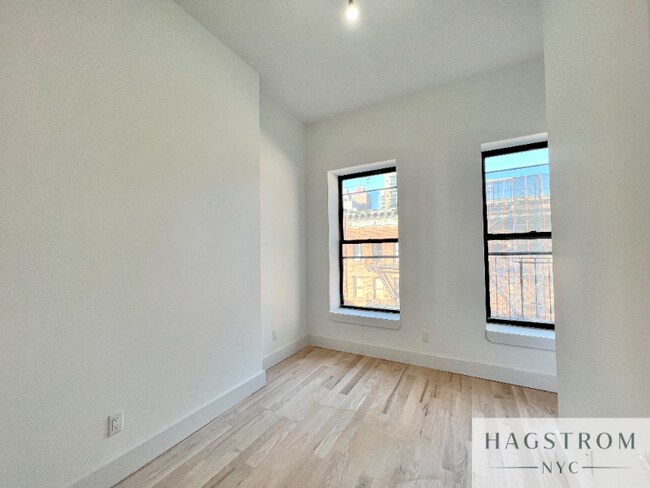 322 E 93rd St-Unit -2A in New York, NY - Building Photo - Building Photo