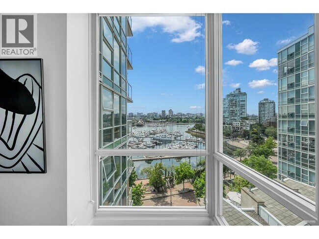 1077 Marinaside Crescent in Vancouver, BC - Building Photo - Building Photo