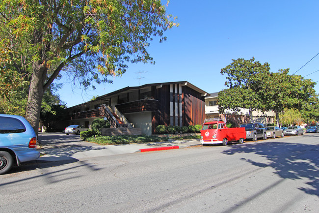 Everett manor in Palo Alto, CA - Building Photo - Building Photo