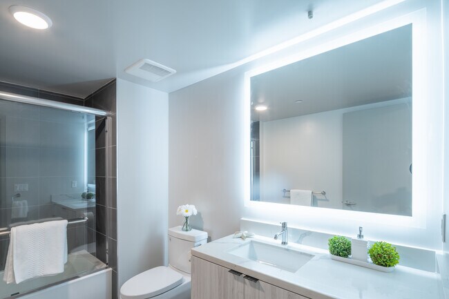 Lido Apartments - 1532 Brockton Ave in Los Angeles, CA - Building Photo - Interior Photo
