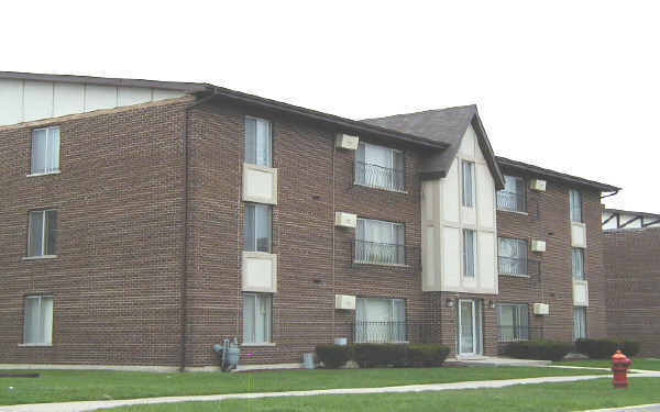 9945 Nottingham Ave in Chicago Ridge, IL - Building Photo - Building Photo