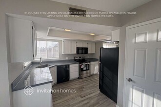 5925 W Shangri La Rd, Unit 3J in Glendale, AZ - Building Photo - Building Photo