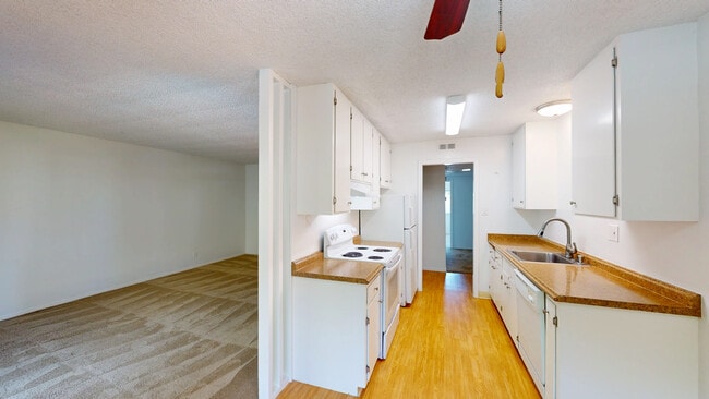 827 Las Gallinas Ave in San Rafael, CA - Building Photo - Building Photo