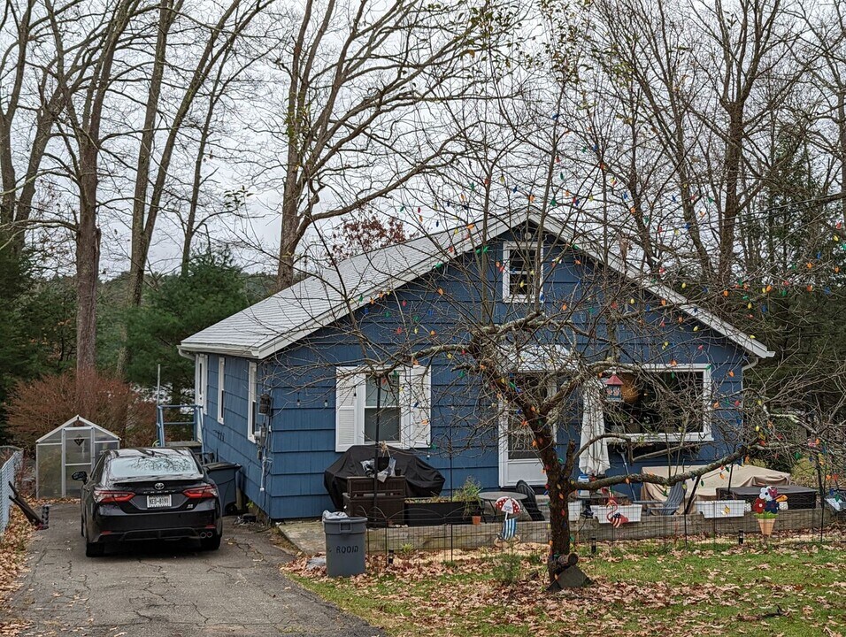 86 Minisink Trail in Glen Spey, NY - Building Photo