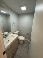 744 W Gordon Ter, Unit 107 in Chicago, IL - Building Photo - Building Photo