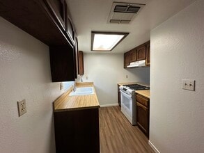 7813 S Laurelglen Blvd in Bakersfield, CA - Building Photo - Building Photo