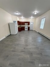 147 S Pine Ave in South Amboy, NJ - Building Photo - Building Photo