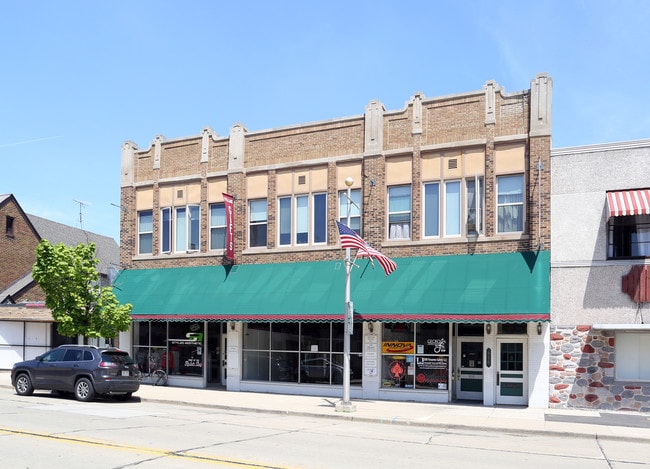 916-918 Milwaukee Ave